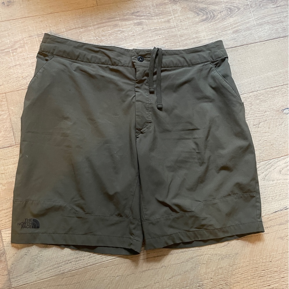 North Face Shorts Men’s Size 36 waist Gray zipper side pocket lightweight